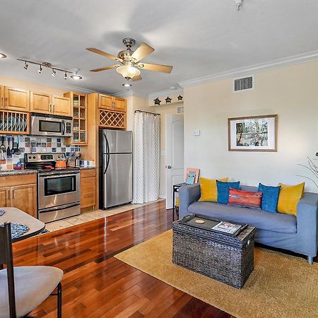 Wine-Dine-Sunshine Cozy Flat In The Heart Of Dtsp Villa St. Petersburg Kültér fotó