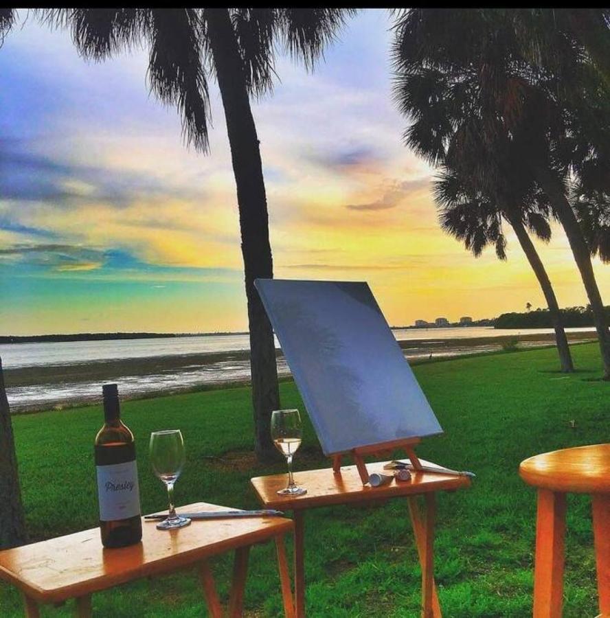 Wine-Dine-Sunshine Cozy Flat In The Heart Of Dtsp Villa St. Petersburg Kültér fotó