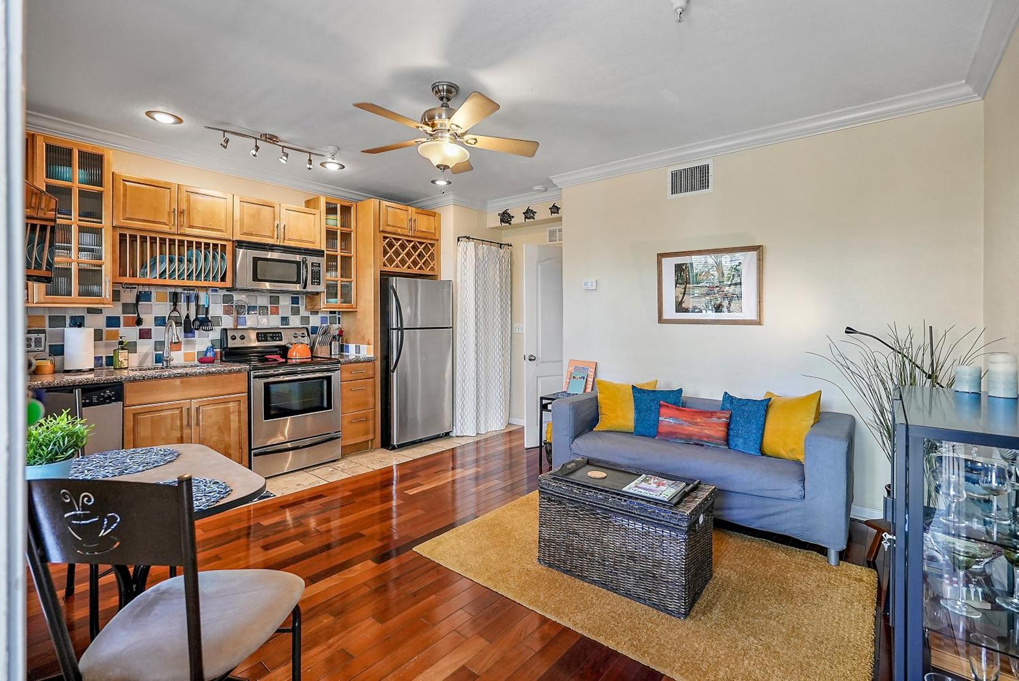 Wine-Dine-Sunshine Cozy Flat In The Heart Of Dtsp Villa St. Petersburg Kültér fotó
