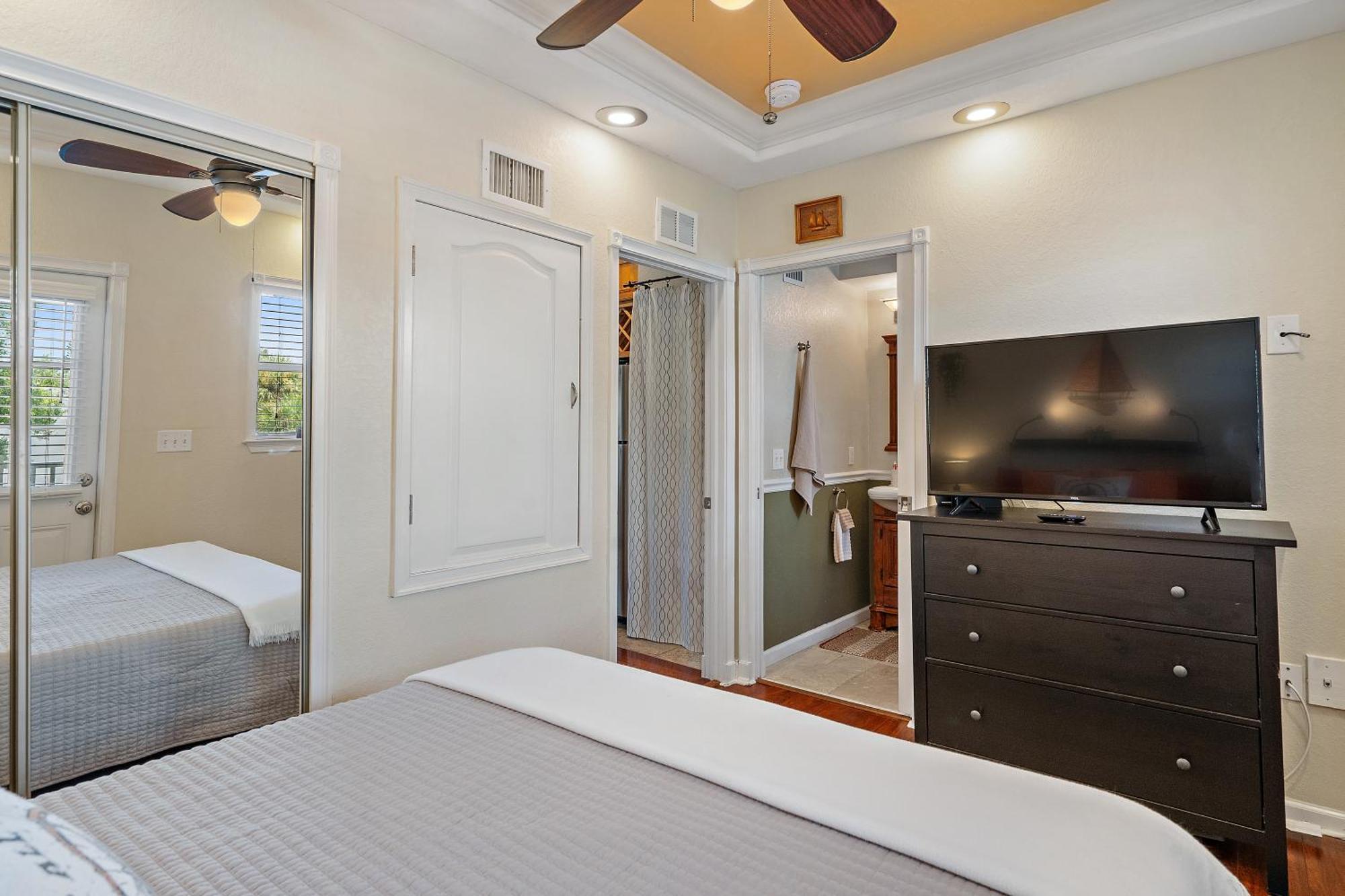 Wine-Dine-Sunshine Cozy Flat In The Heart Of Dtsp Villa St. Petersburg Kültér fotó