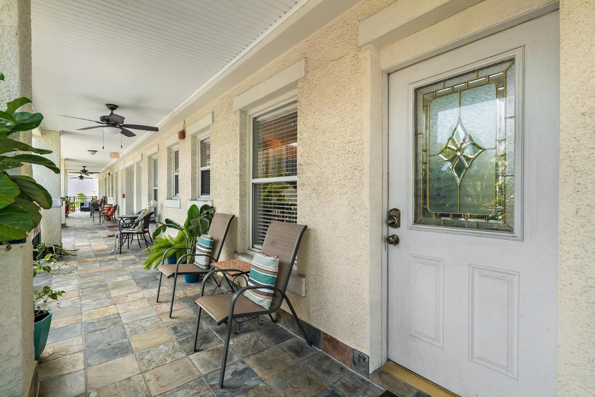 Wine-Dine-Sunshine Cozy Flat In The Heart Of Dtsp Villa St. Petersburg Kültér fotó